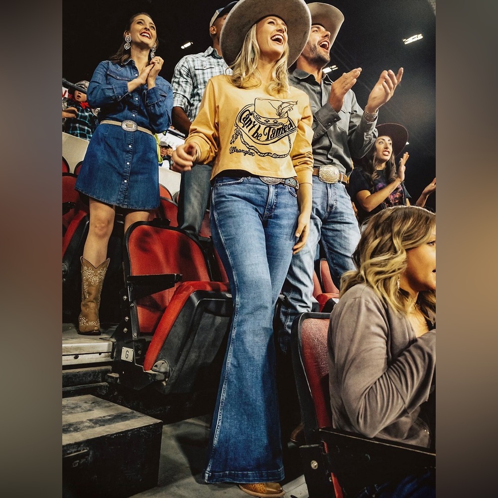 Wrangler Retro Premium Jean High Rise Trumpet Flare in Paige - Picture 2 of 7